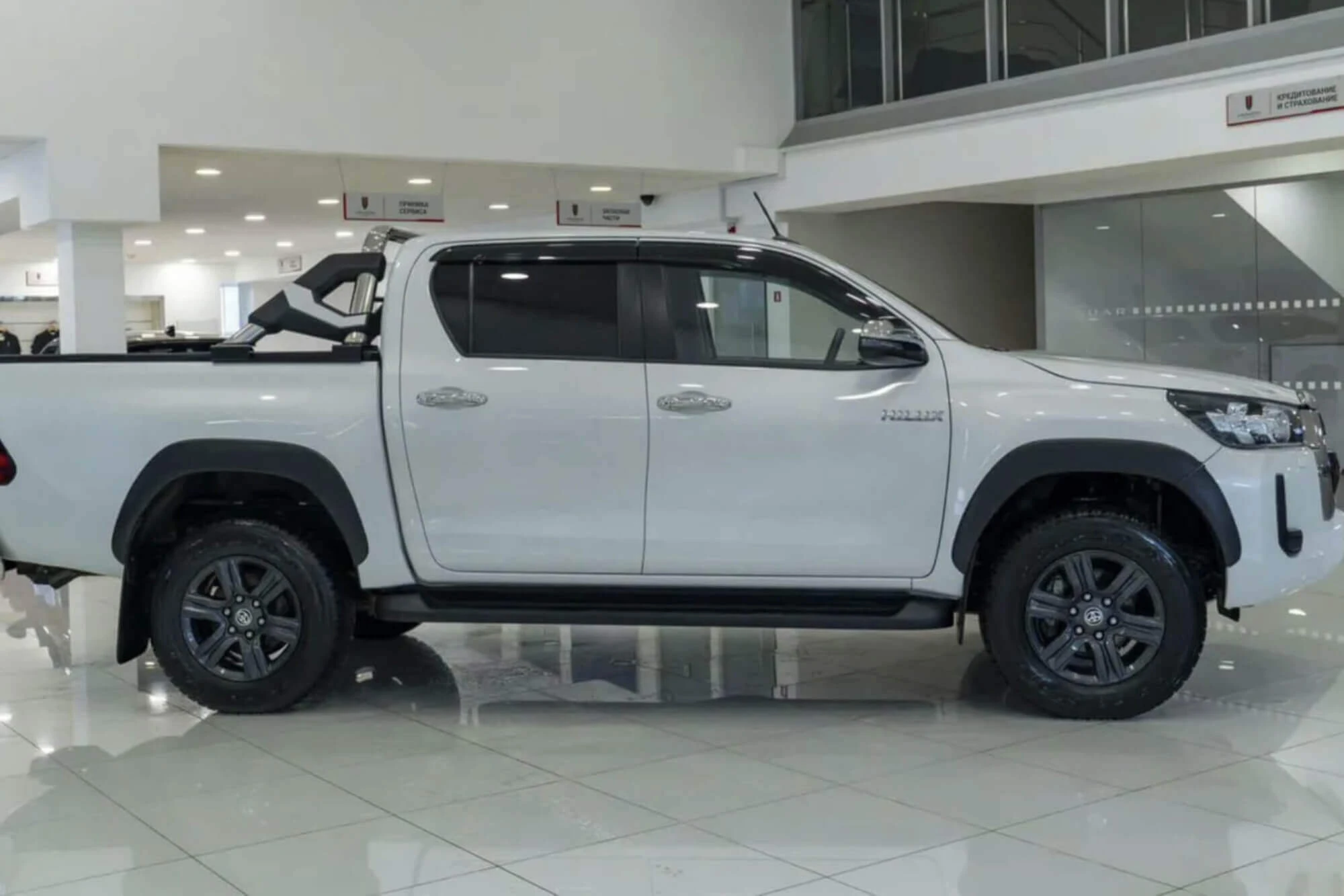 丰田 Hilux 白色