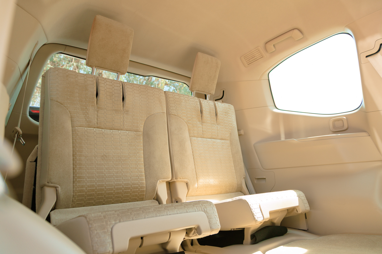 Toyota Land Cruiser 300 White