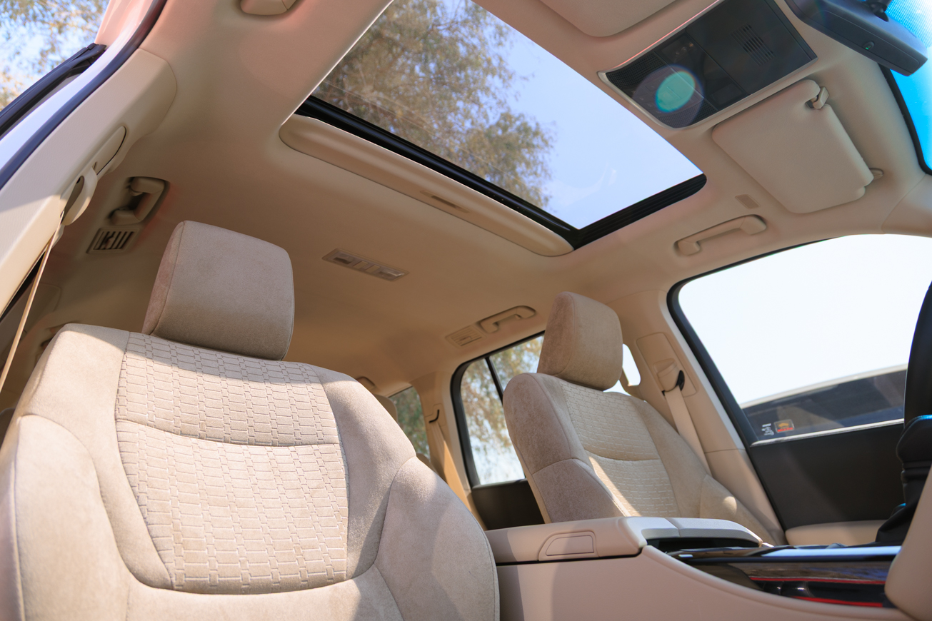 Toyota Land Cruiser 300 White