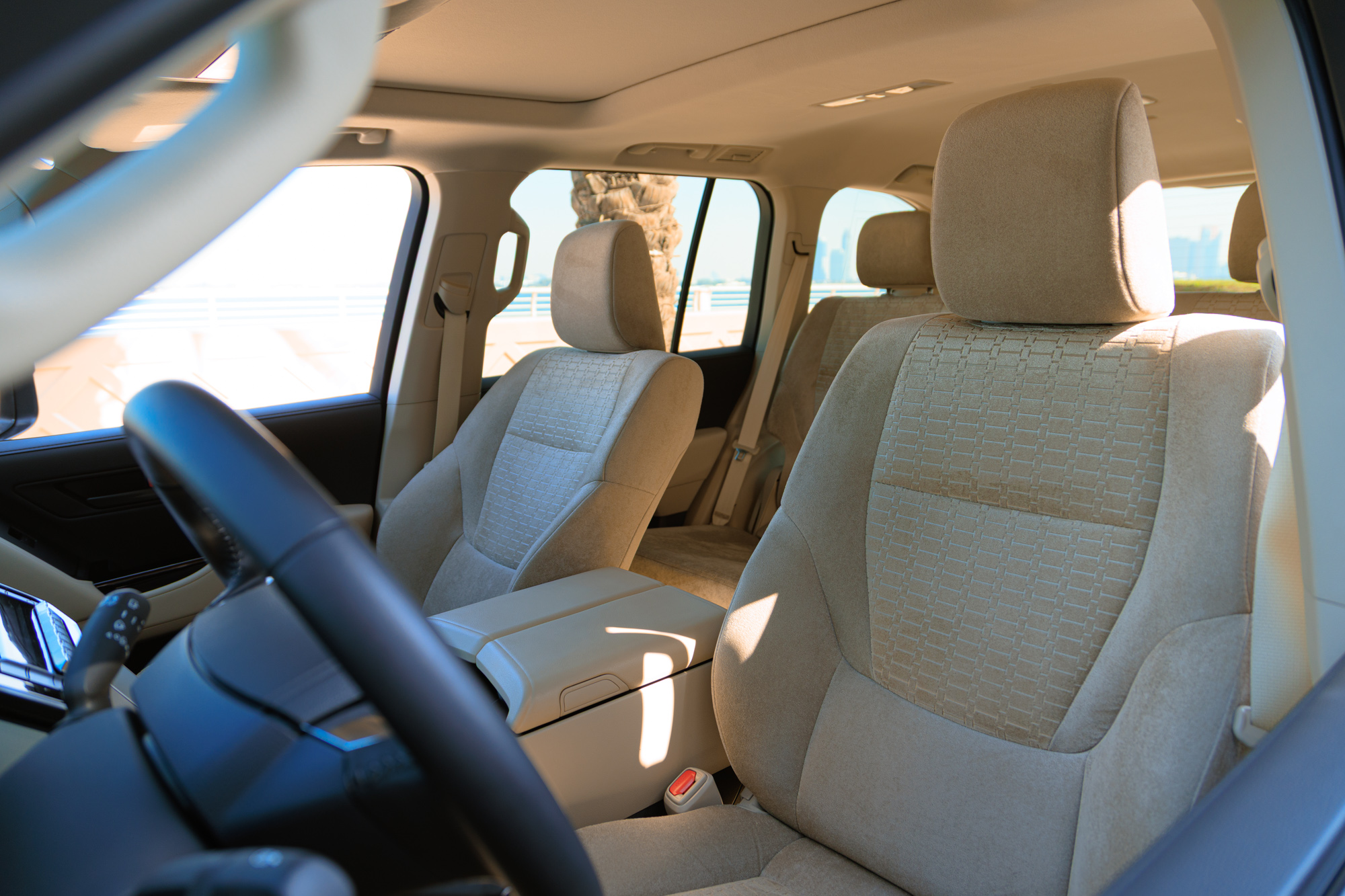 Toyota Land Cruiser 300 White