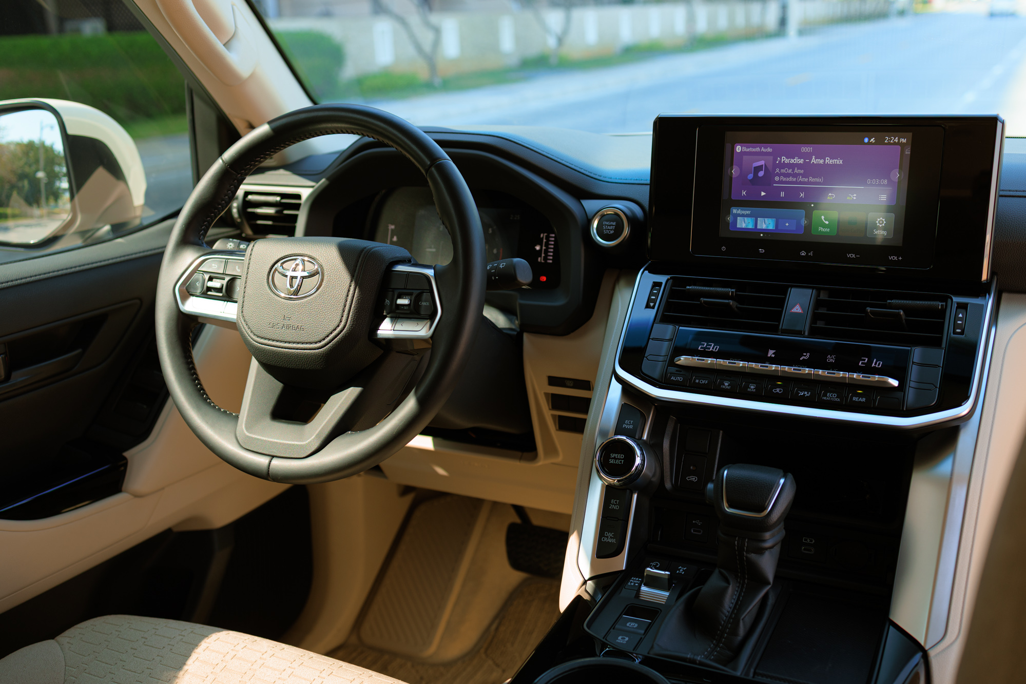 Toyota Land Cruiser 300 White