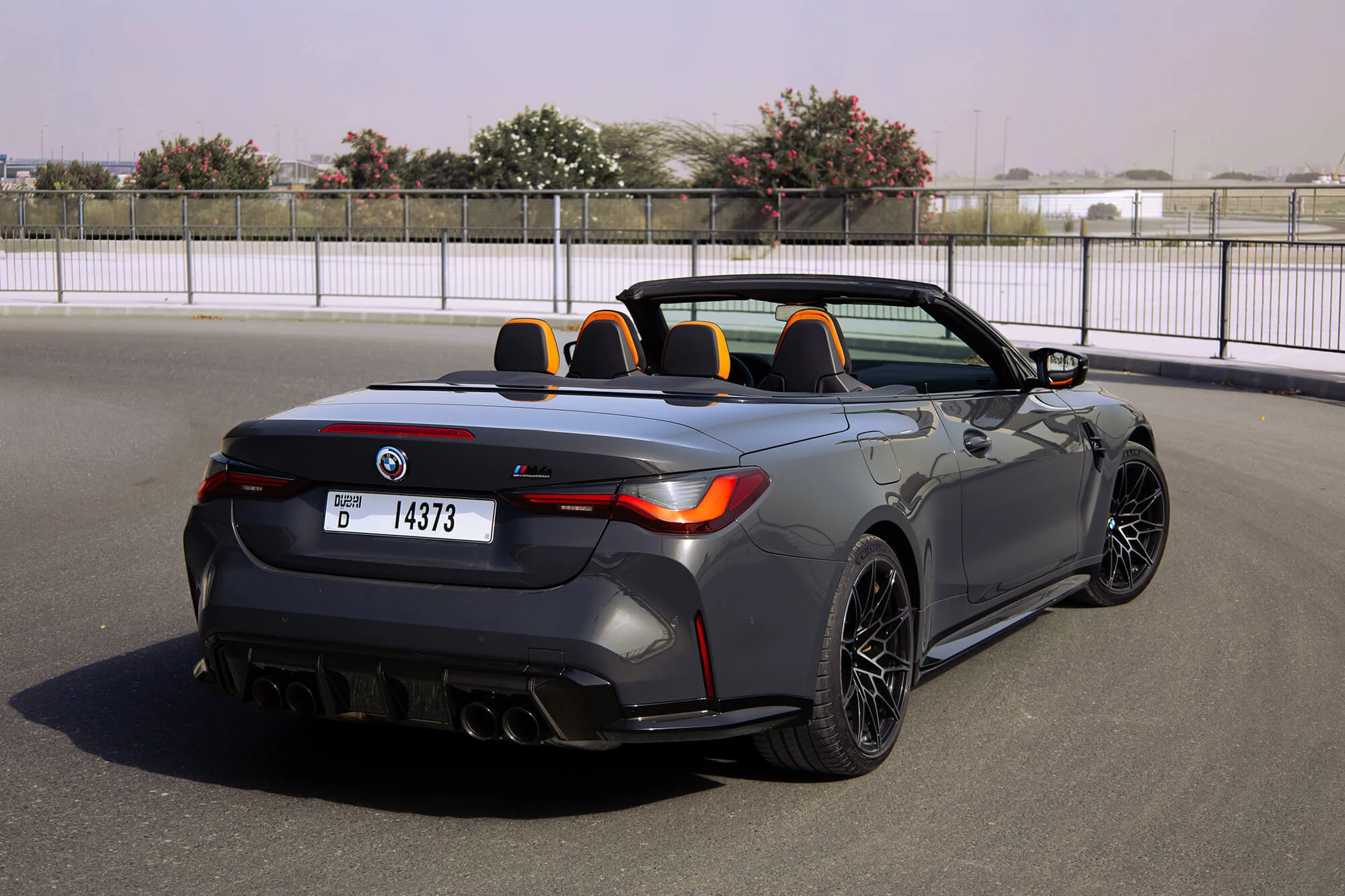 BMW M4 אפור תחרותי BMW M4 אפור תחרותי