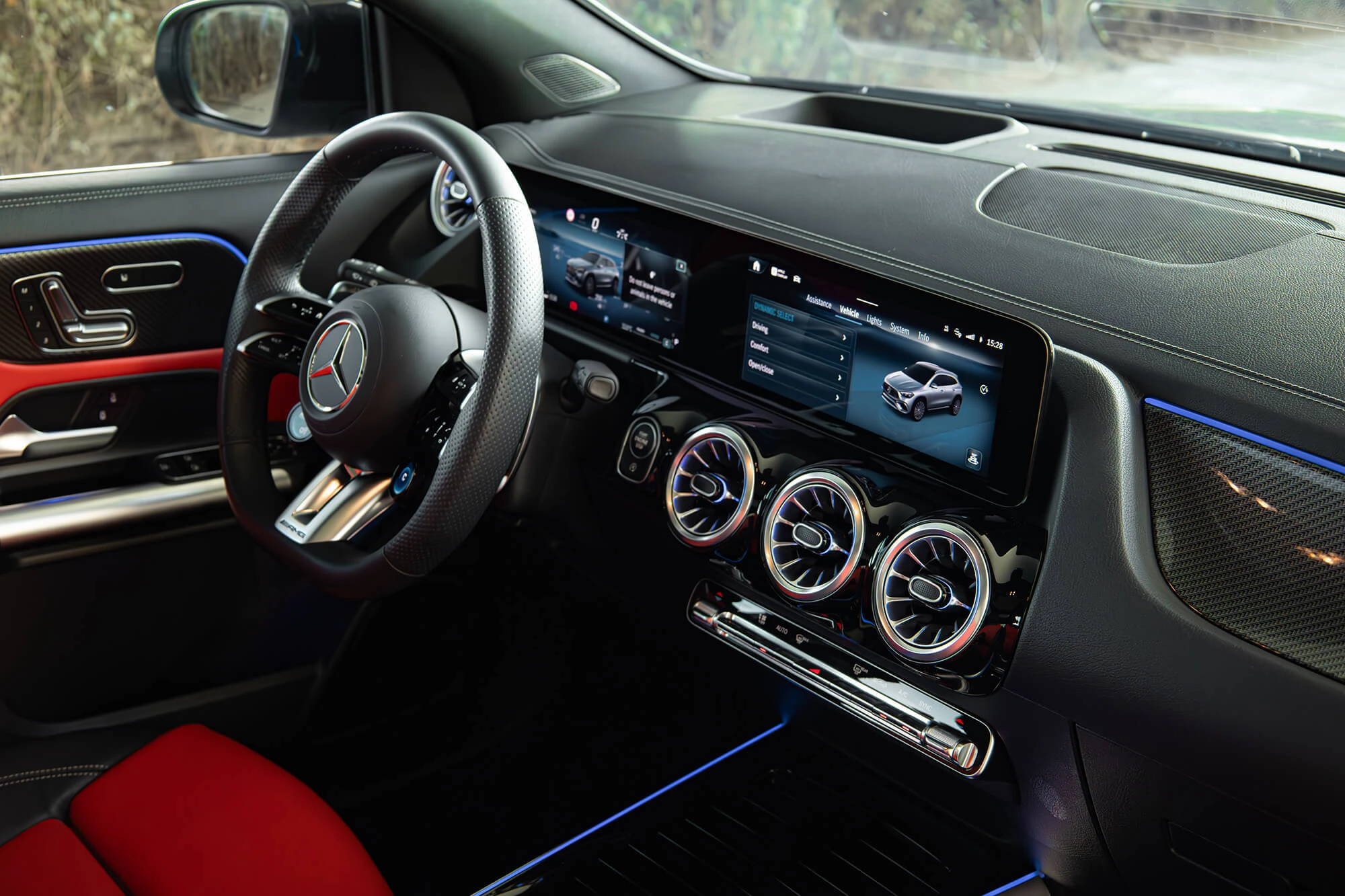 灰色奔驰 GLA35 AMG