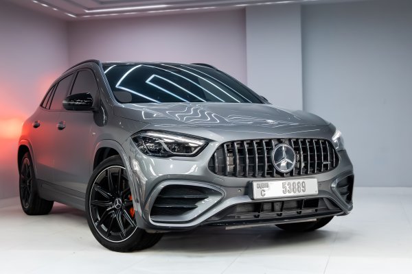 Mercedes GLA35 AMG Grigio Mercedes GLA35 AMG Grigio