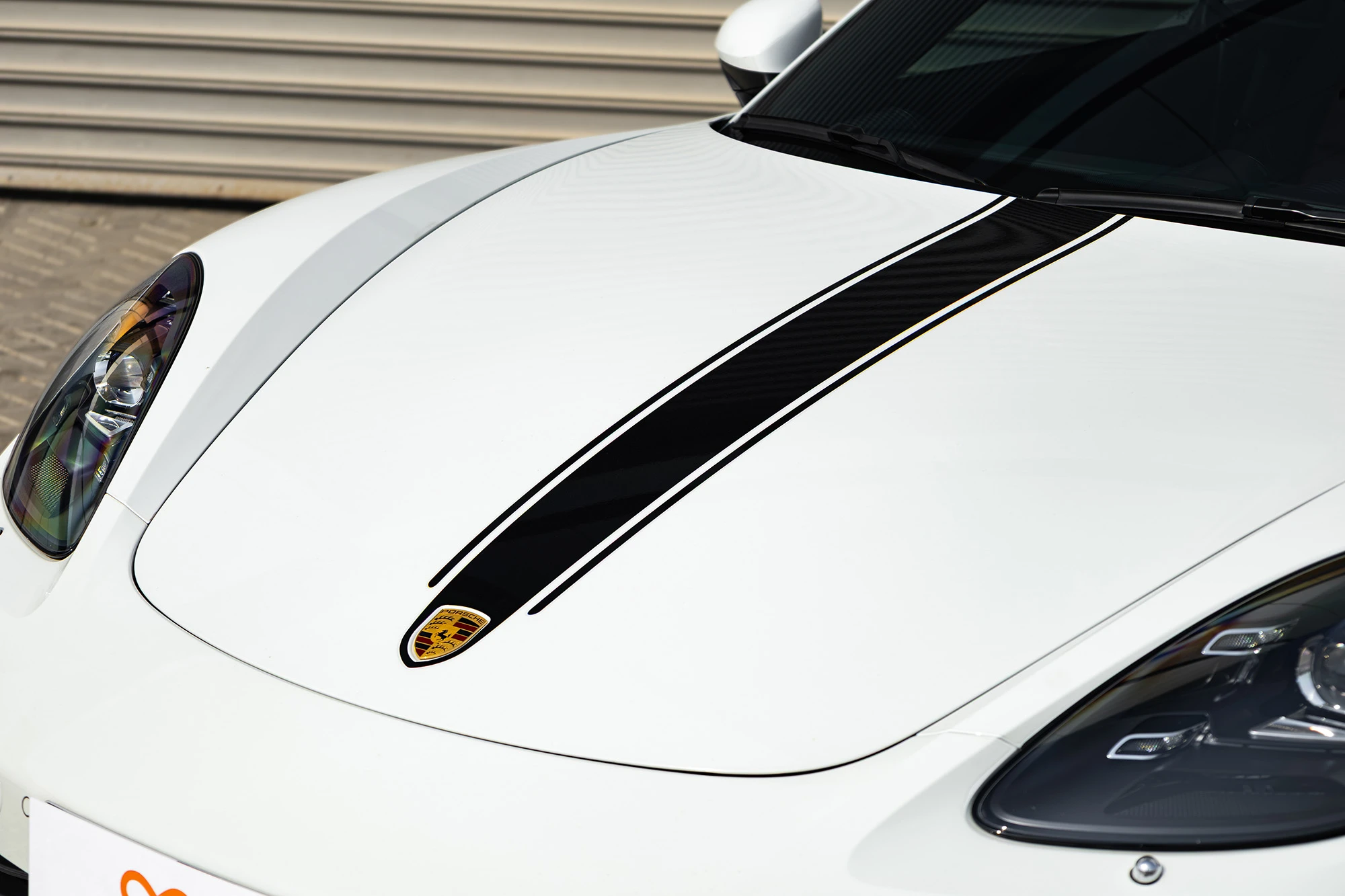 Porsche Cayman белый