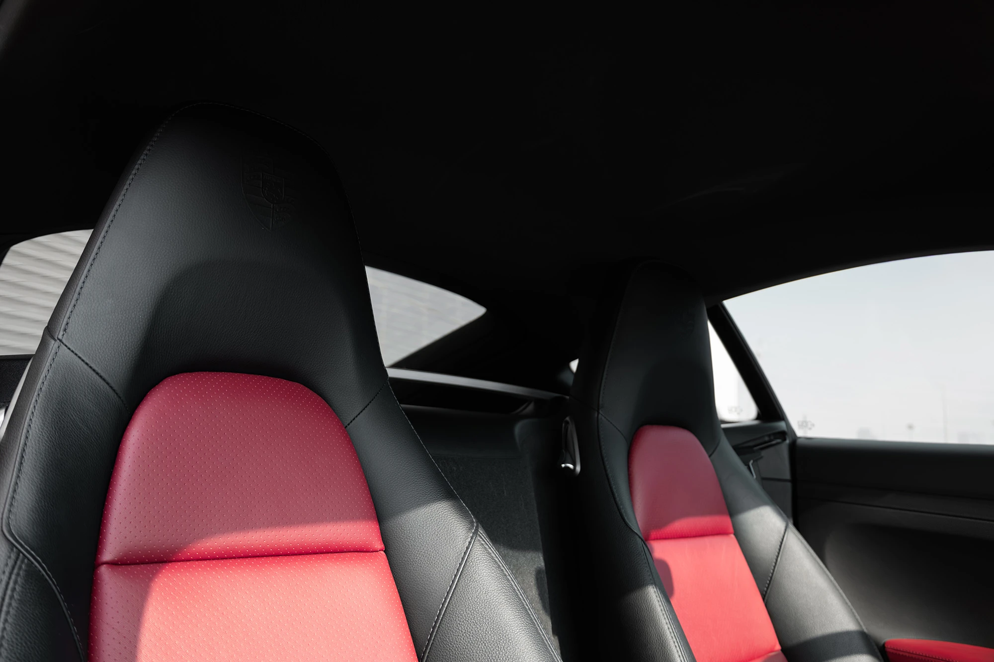 Porsche Cayman белый