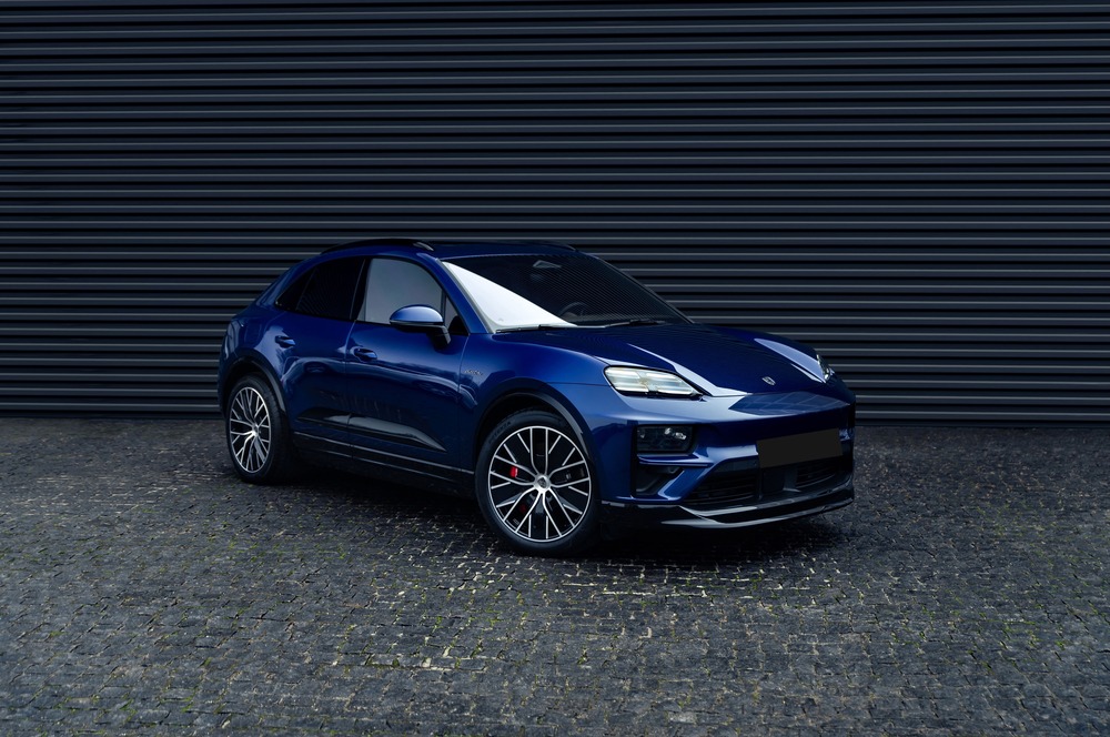 Porsche'nin İkonları: Markanın Mirasını Şekillendiren Efsanevi Modeller 2025 Porsche Macan Electric Dubai'de