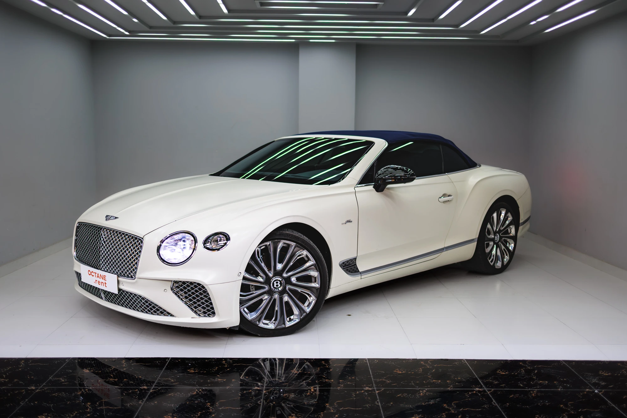 Bentley Continental GT Mulliner Cabriolet Mattweiß