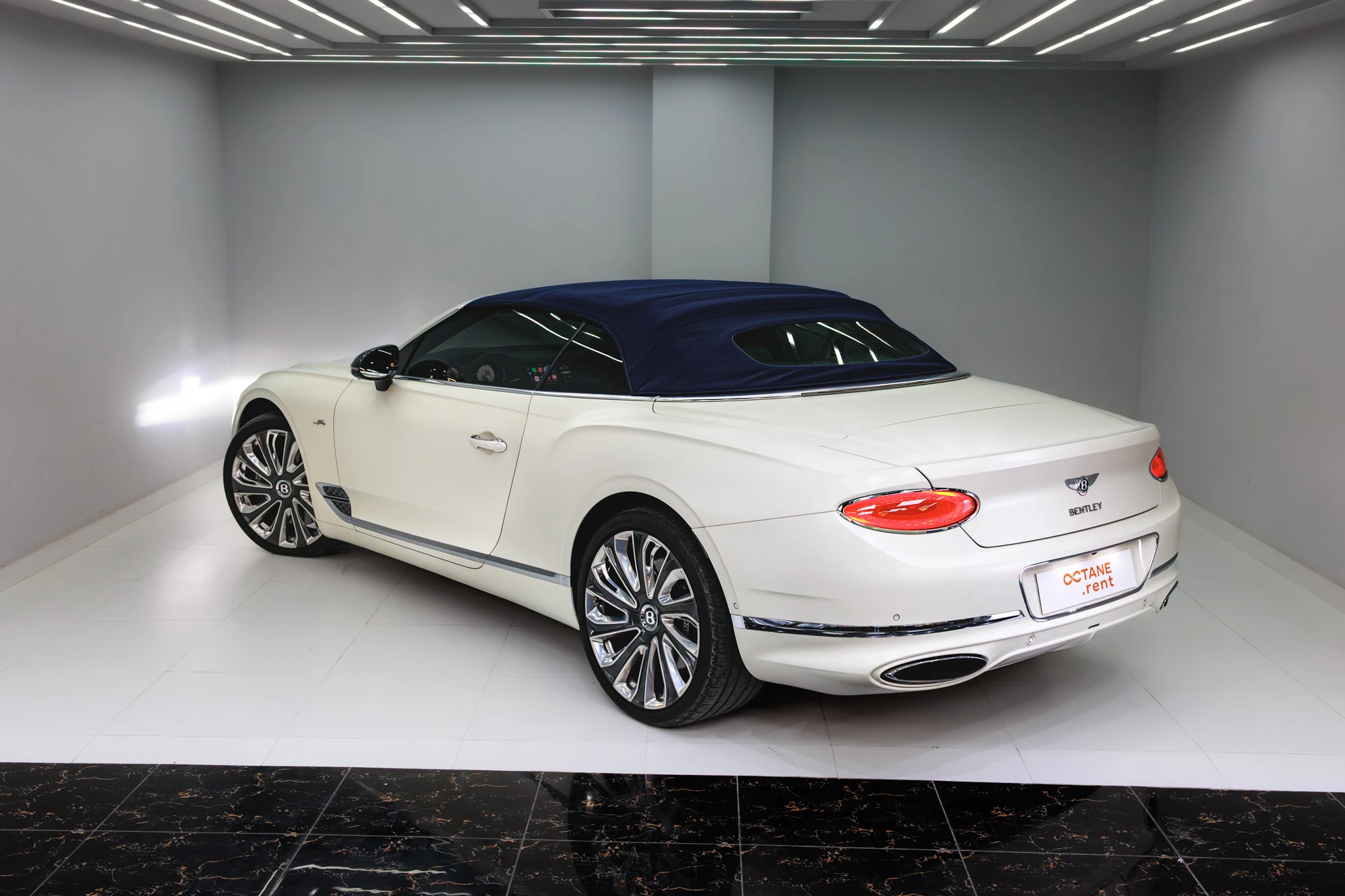 Bentley Continental GT Mulliner Cabriolet Mattweiß
