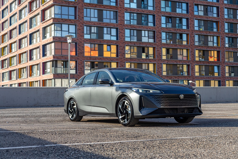 лучшие седаны для аренды в оаэ 2025 года