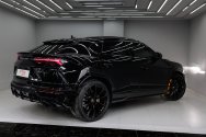 Lamborghini Urus Black
