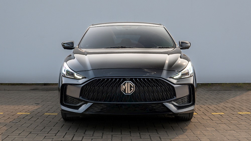 Melhores carros para aluguer de longa duração no Dubai MG GT no Dubai