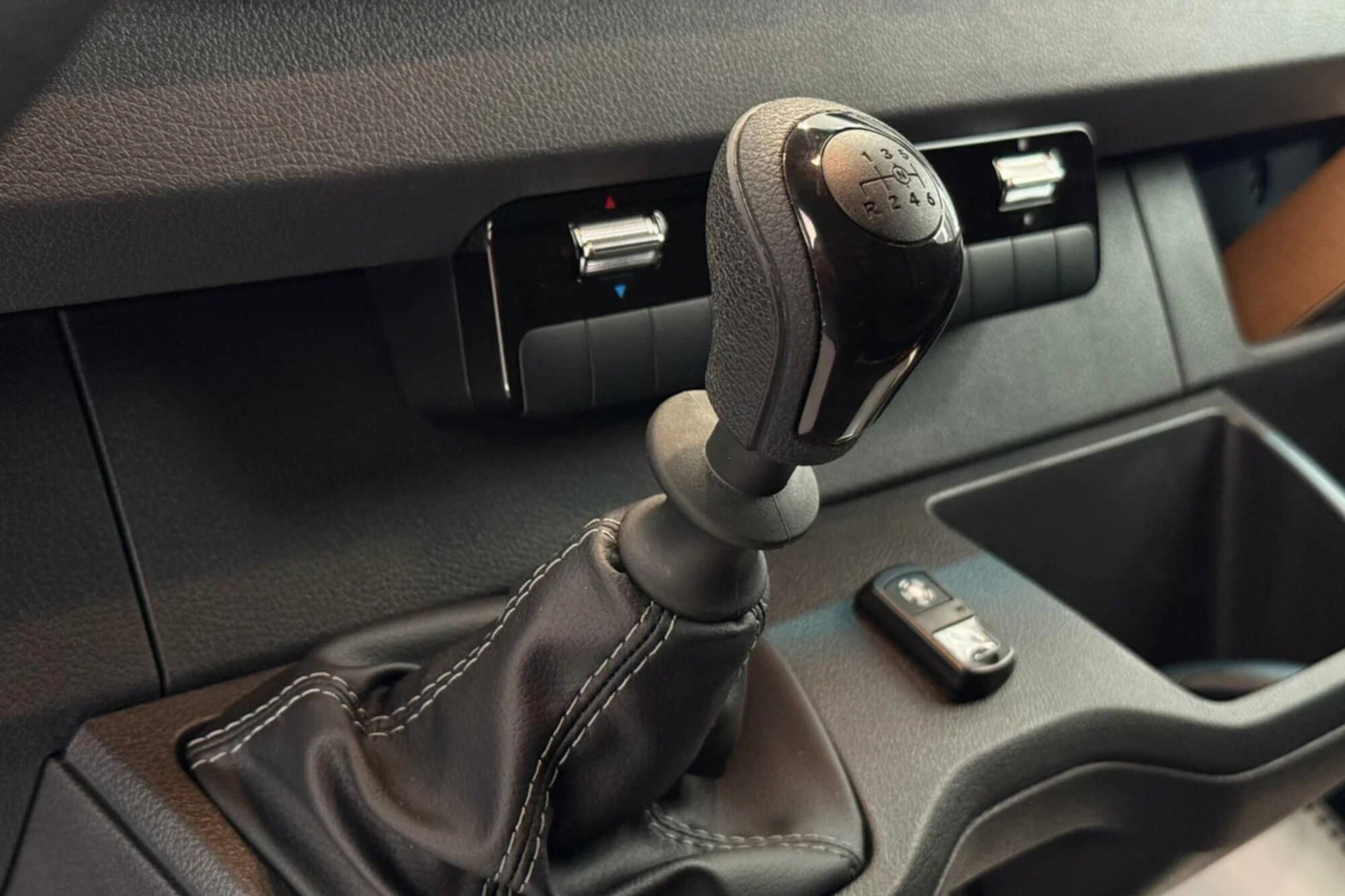 Mercedes-Benz Sprinter White