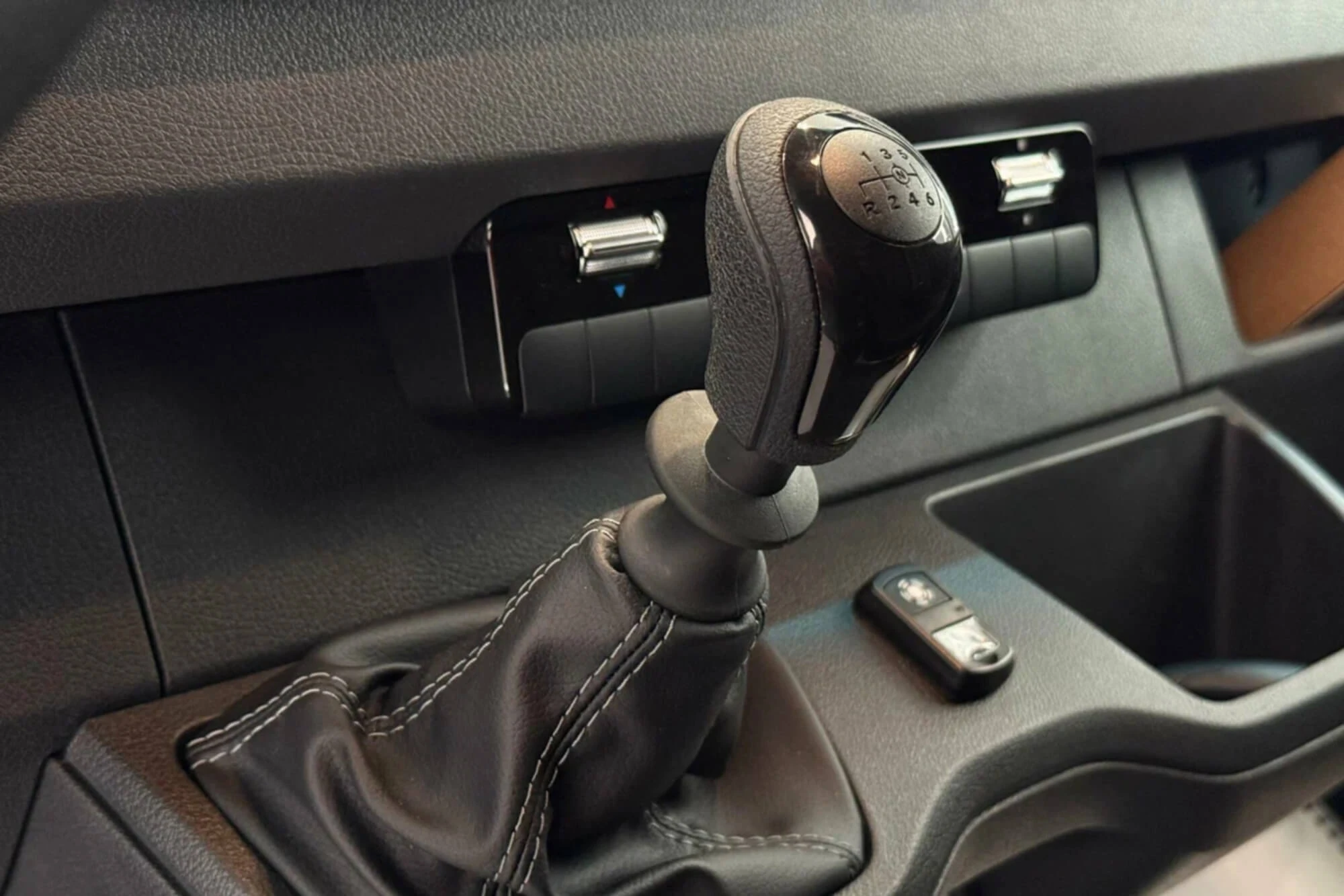 مرسيدس-بنز سبرينتر أبيض