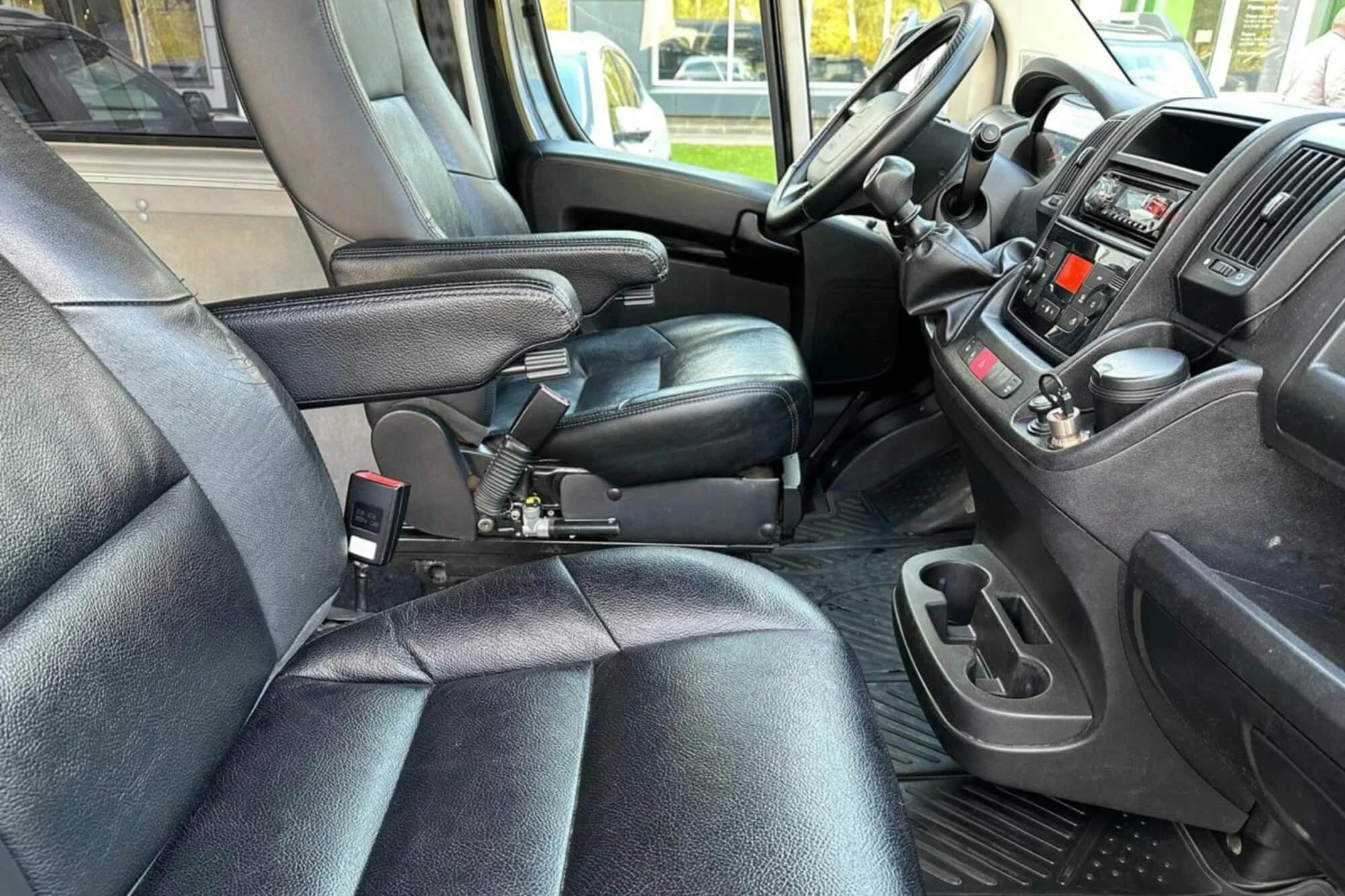 Peugeot בוקסר שחור Peugeot בוקסר שחור