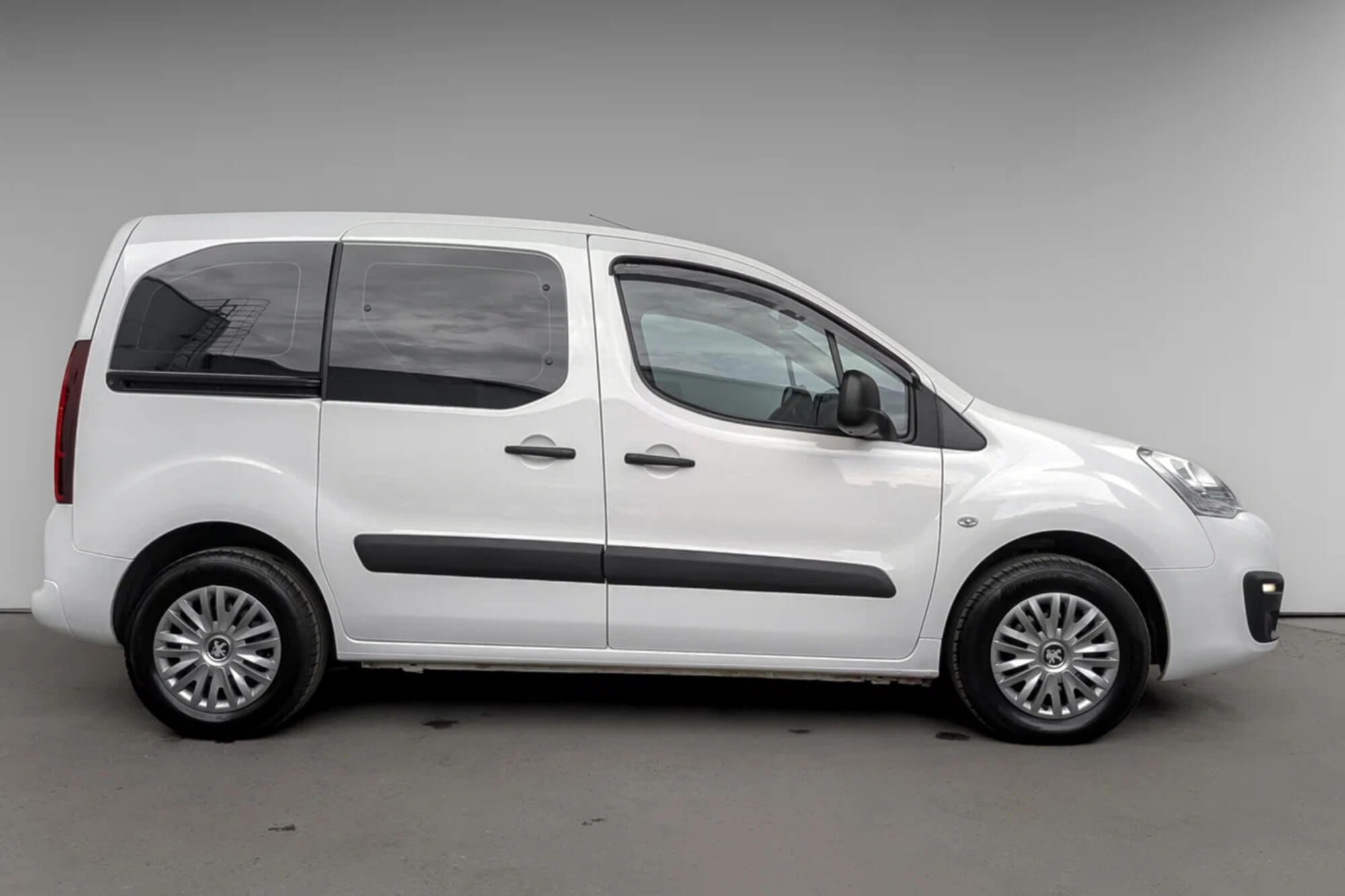 Peugeot Partner II Restyling White