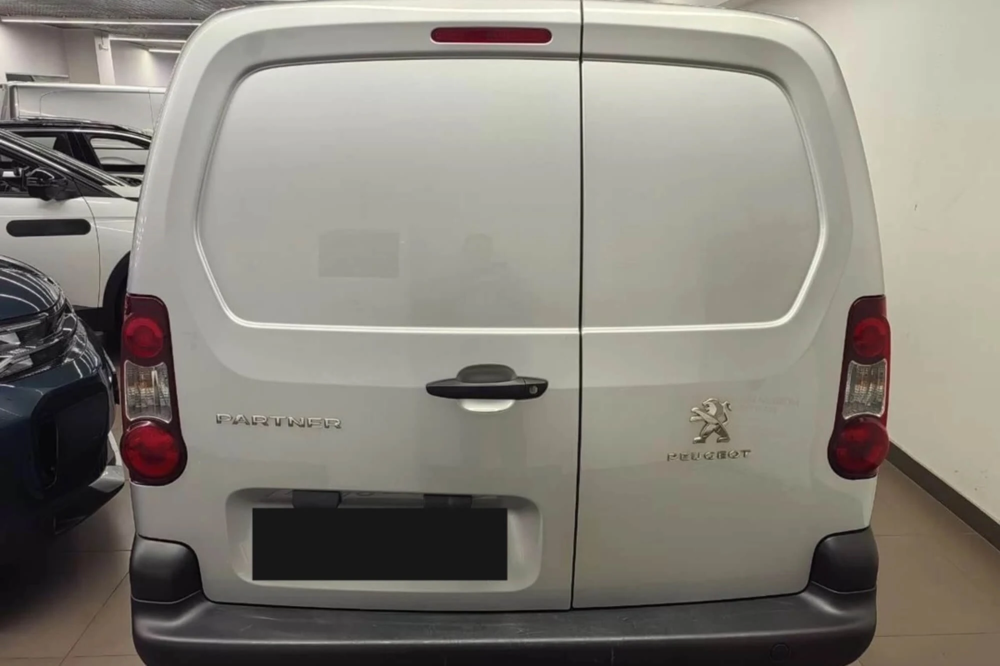 Peugeot Partner Yellow