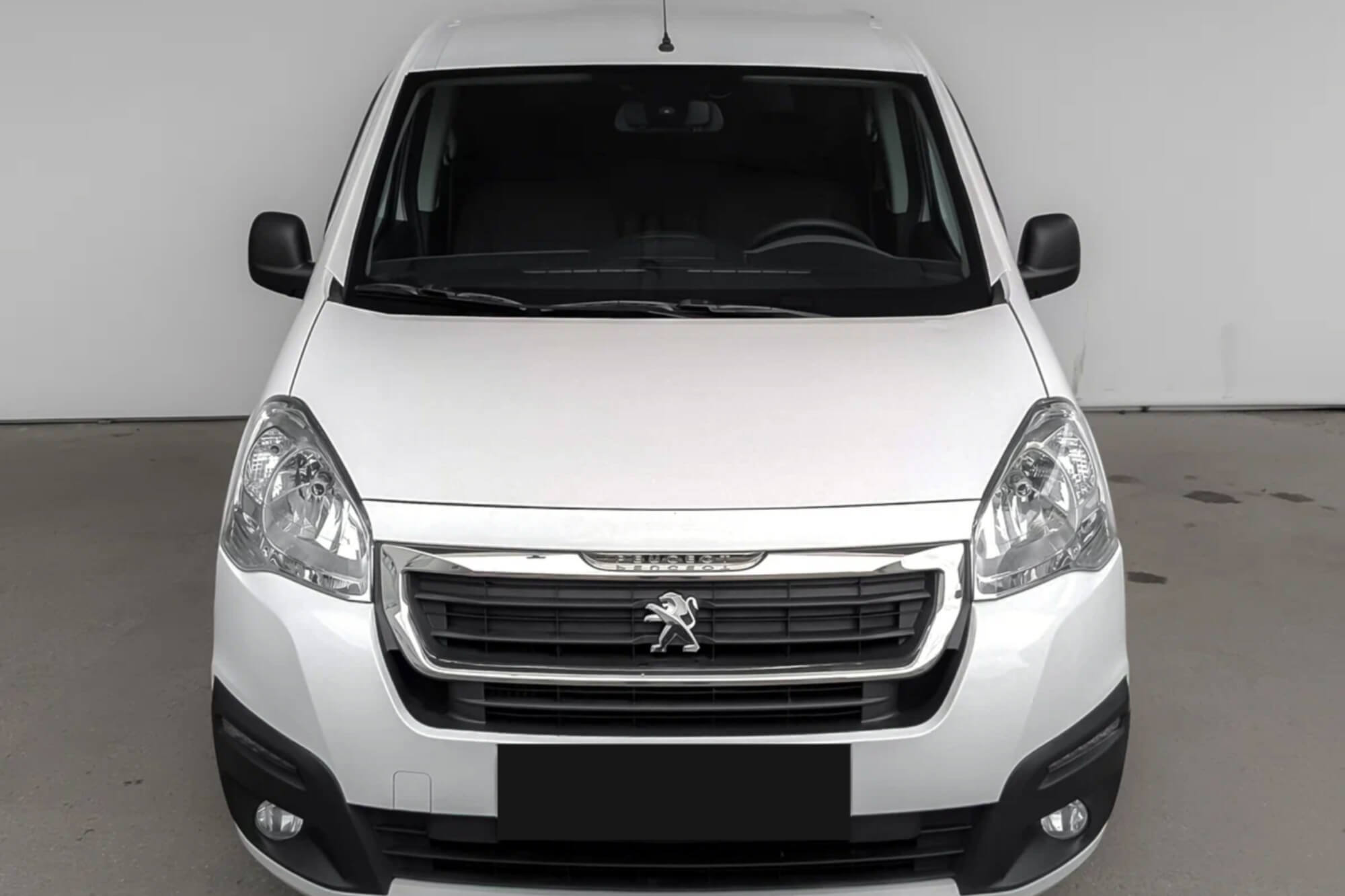 Peugeot Partner II Restyling White
