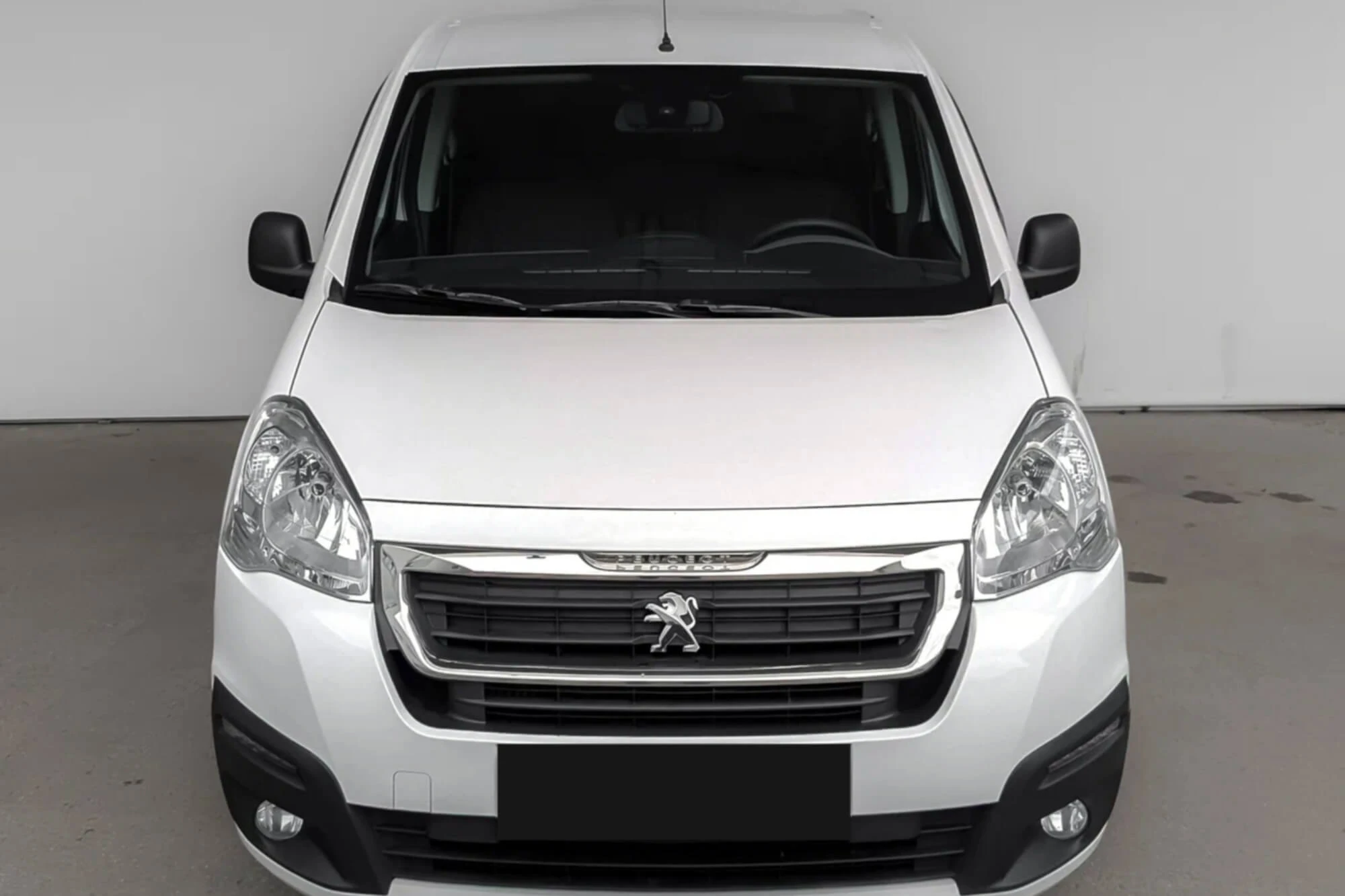Peugeot Partner II Restyling לבן Peugeot Partner II Restyling לבן
