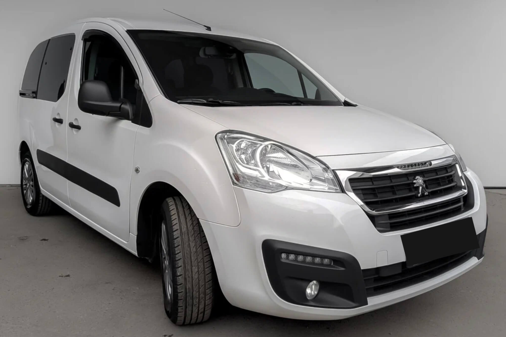 Peugeot Partner II Restyling White