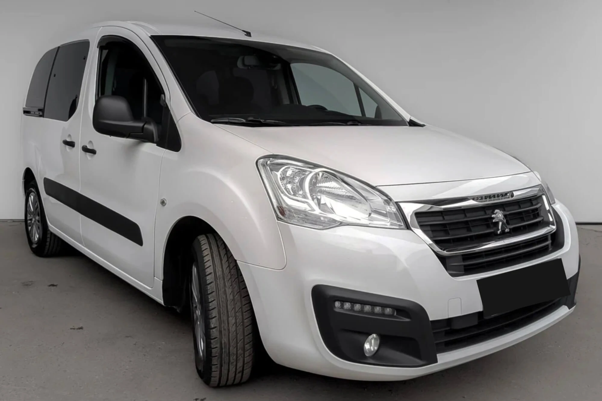 Peugeot Partner II Restyling White