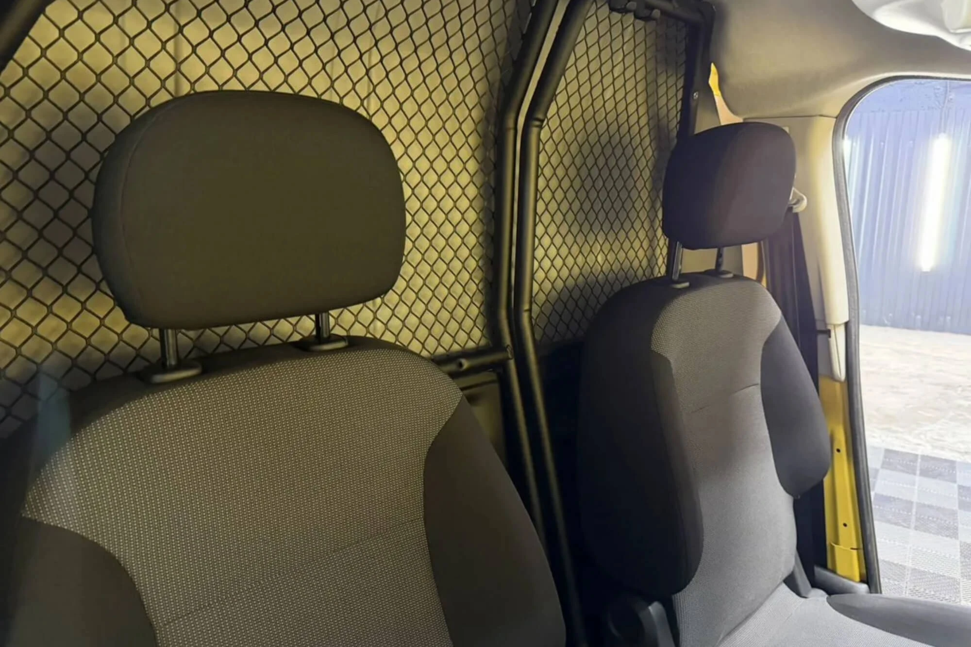 Peugeot Partner Yellow