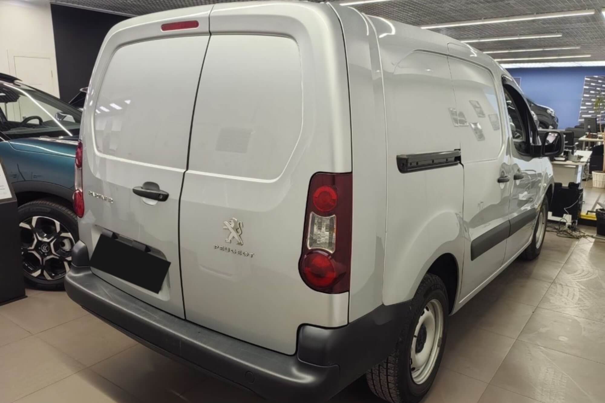 Peugeot Partner Yellow