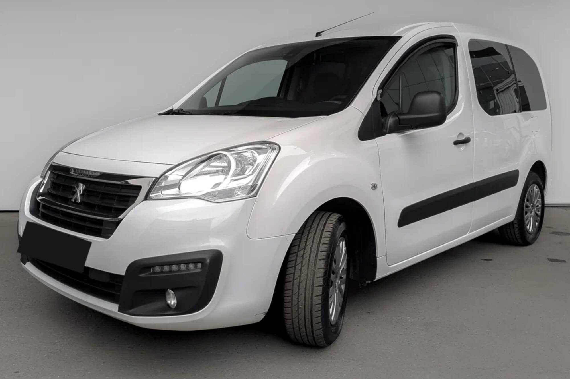 Peugeot Partner II Restyling White