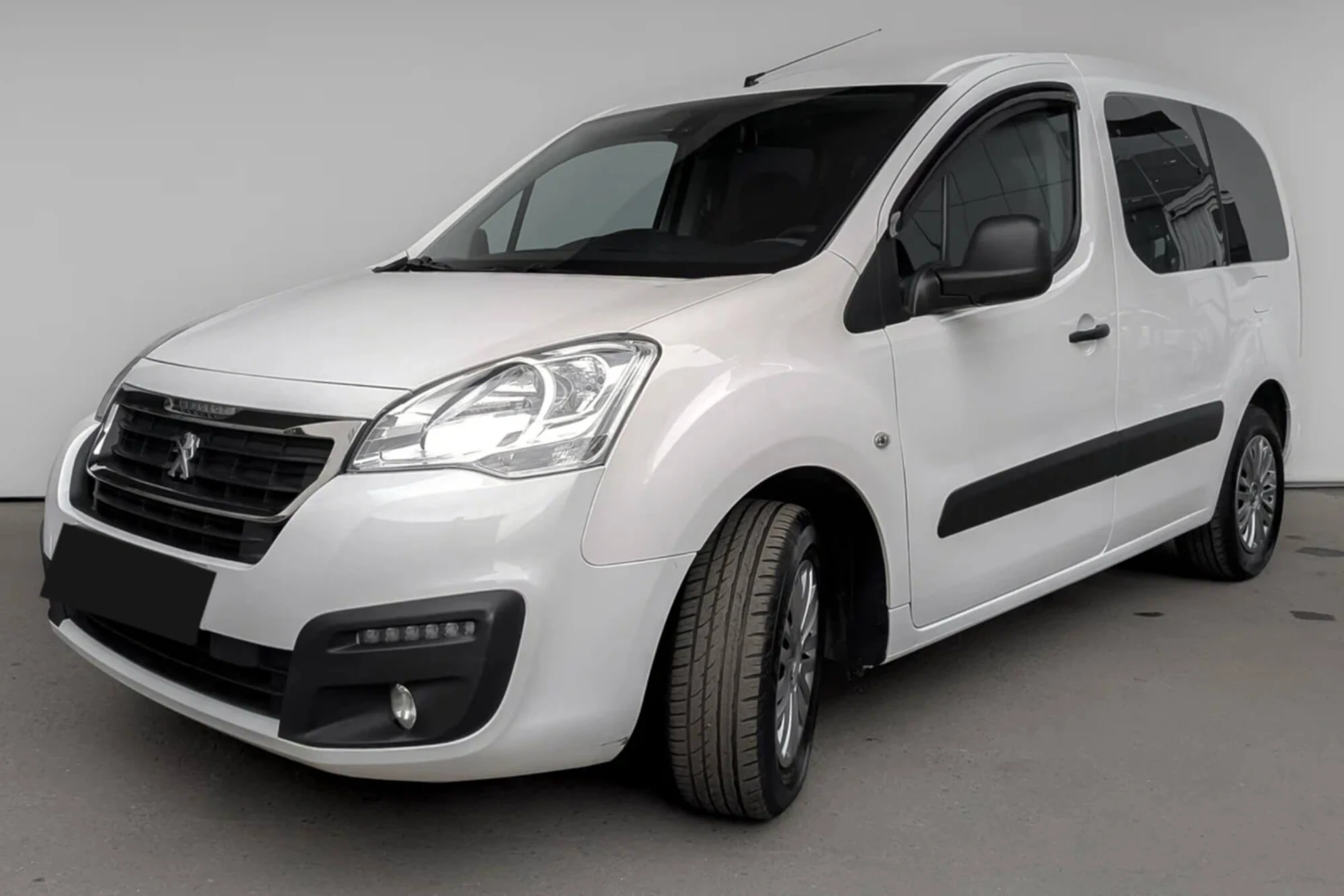 Peugeot Partner II Restyling Hvid