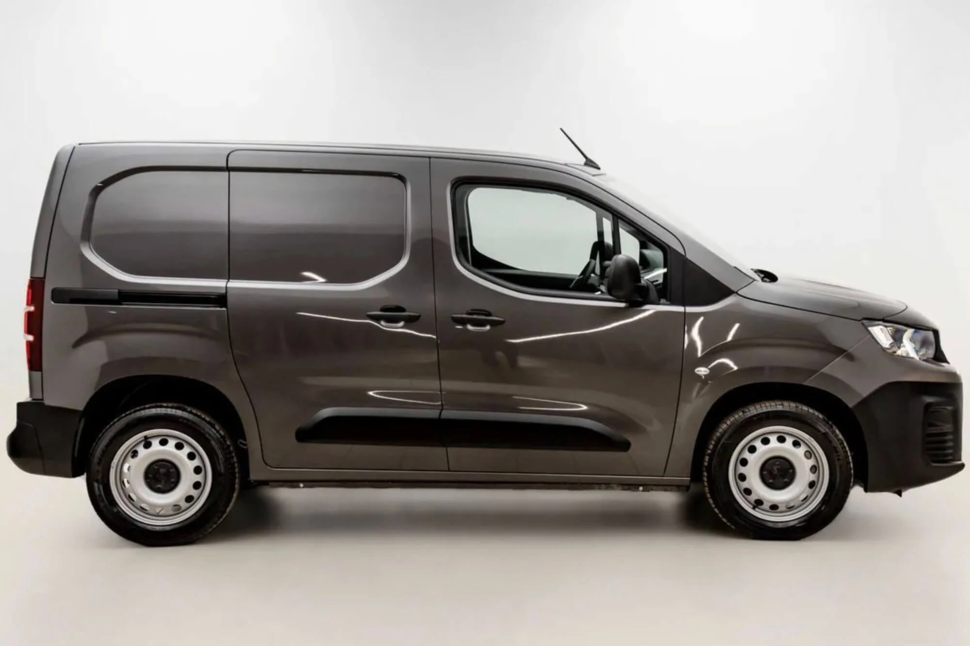 Peugeot שותף אפור Peugeot שותף אפור