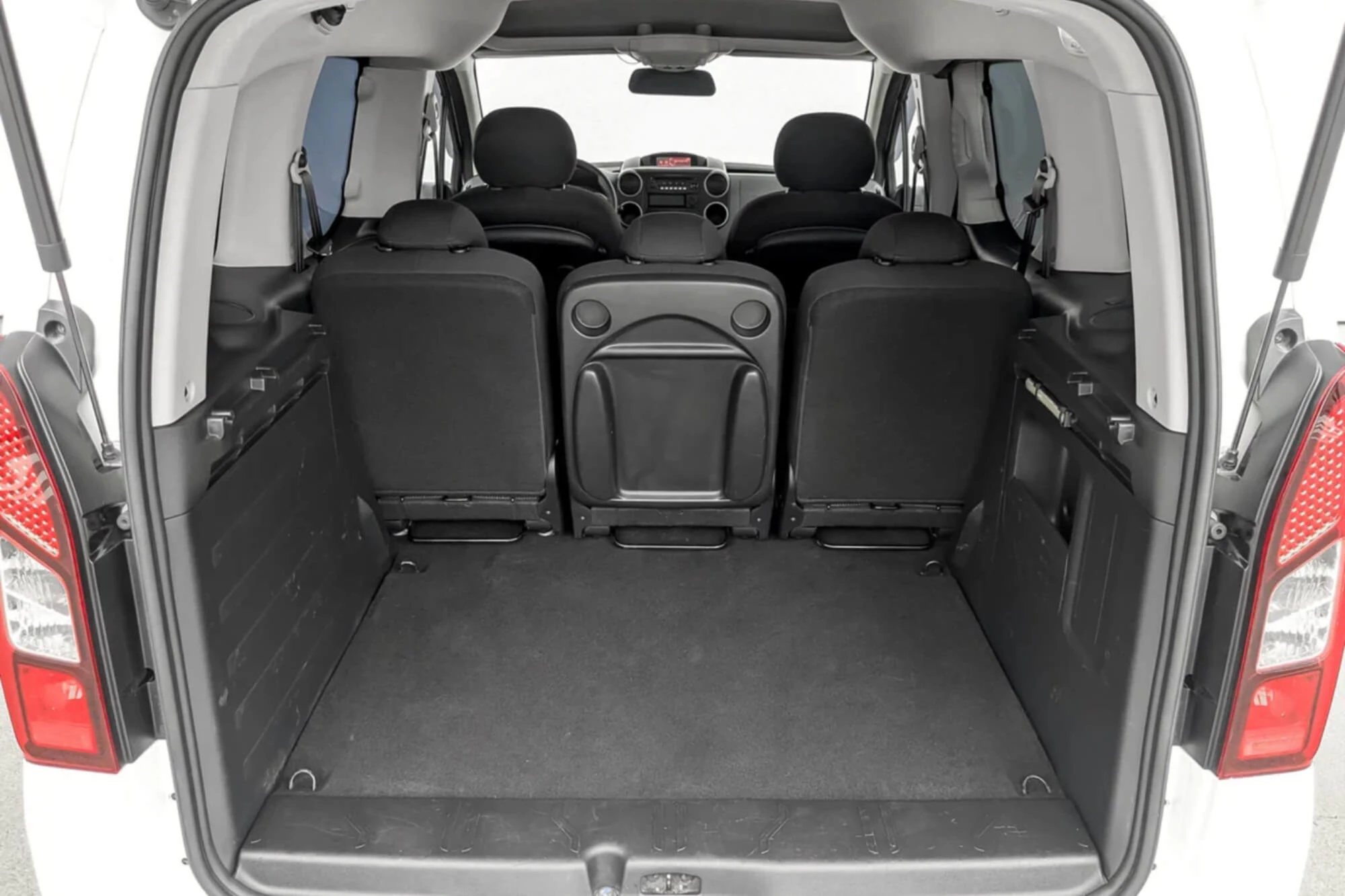 Peugeot Partner II Restyling לבן Peugeot Partner II Restyling לבן