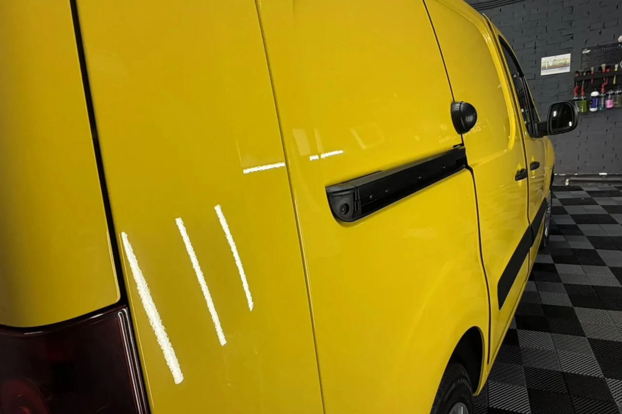 Peugeot שותף צהוב Peugeot שותף צהוב