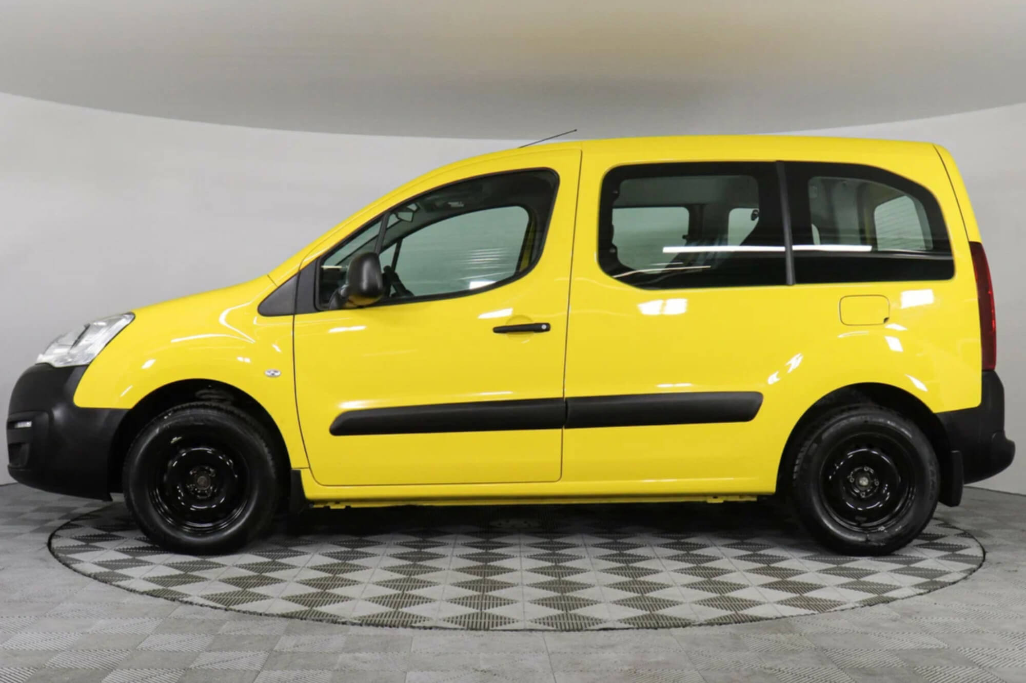 Peugeot Partner Tour II Restyling Yellow