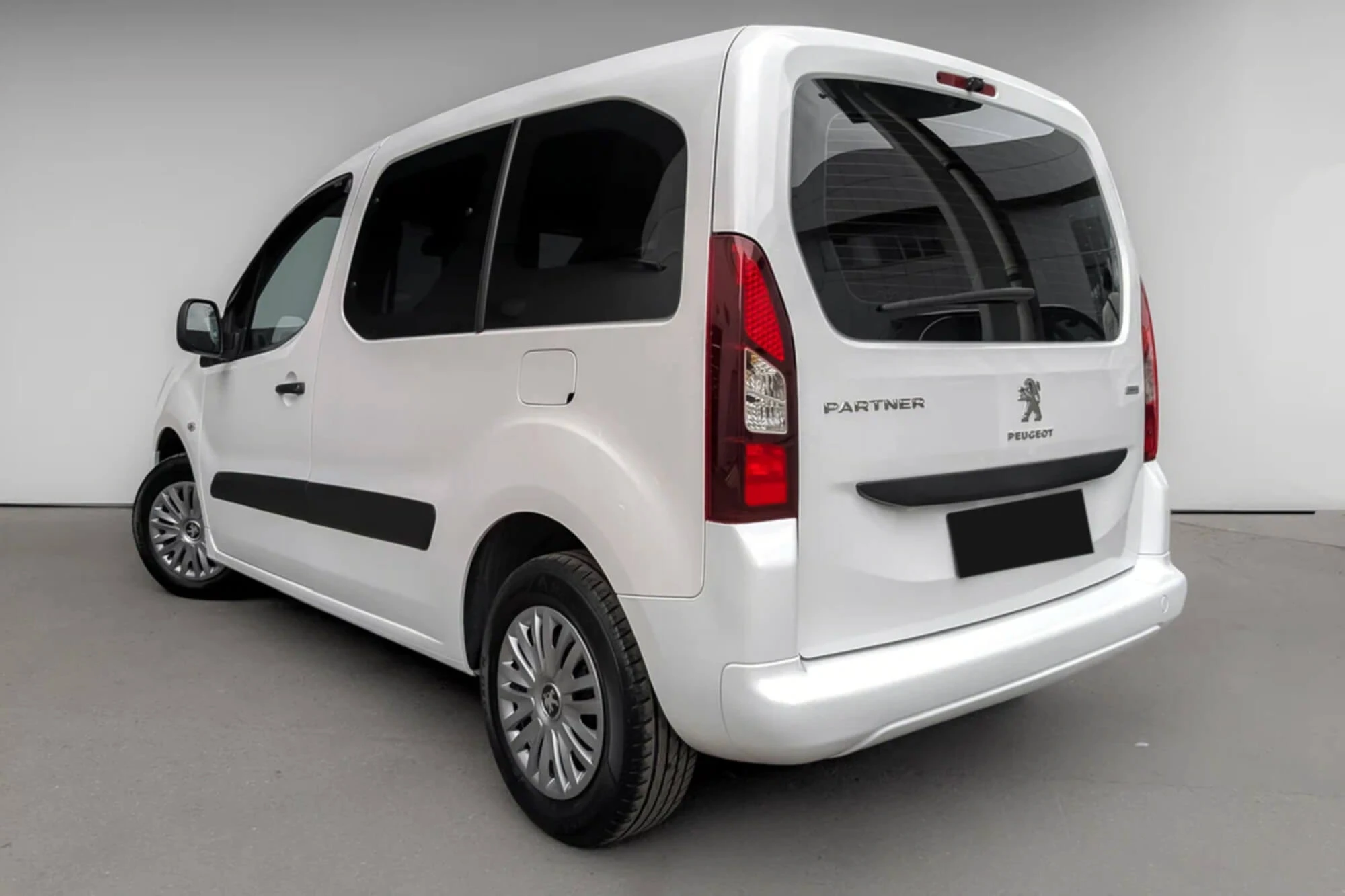 Peugeot Partner II Restyling לבן Peugeot Partner II Restyling לבן