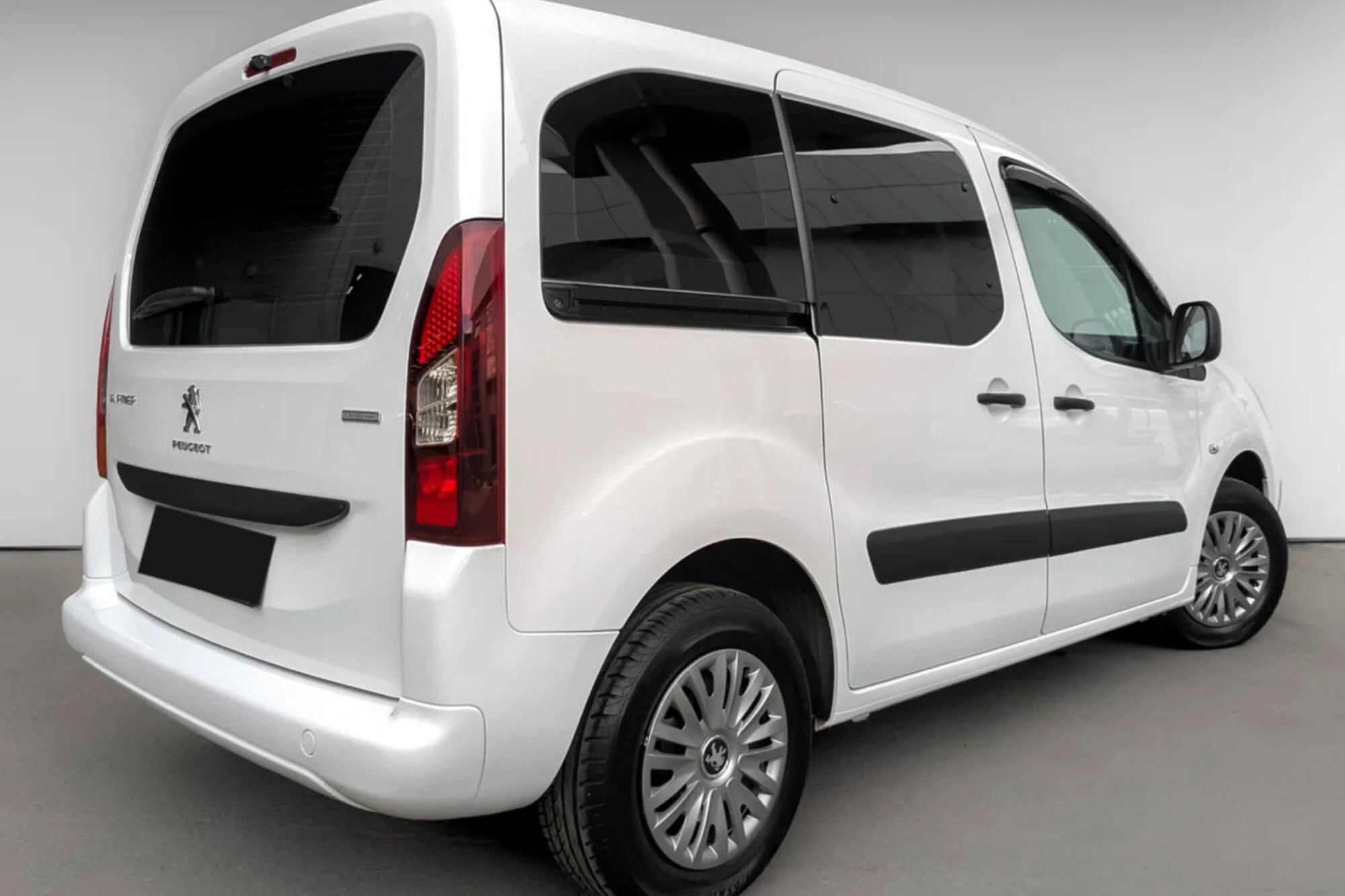 Peugeot Partner II Restyling לבן Peugeot Partner II Restyling לבן