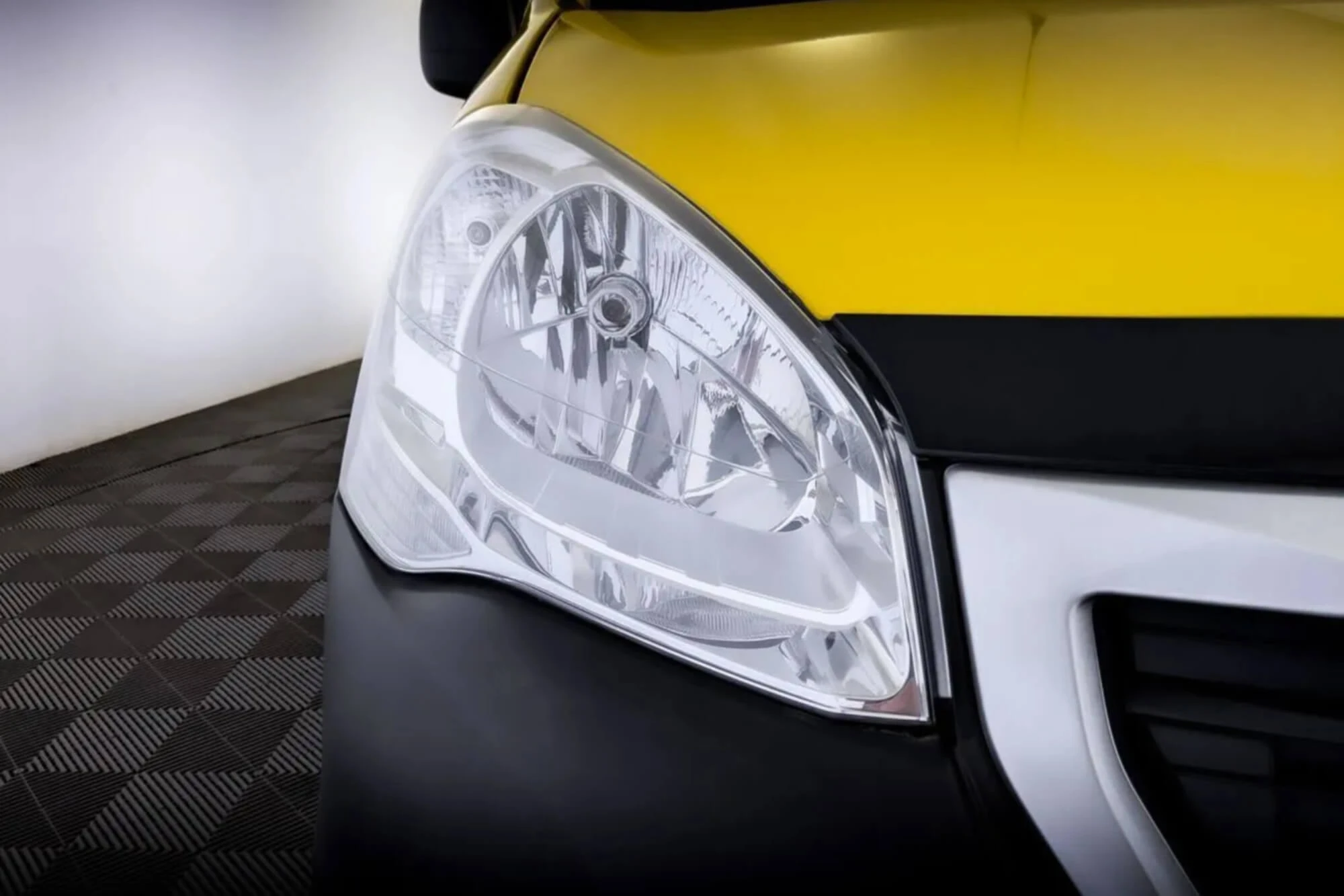 Peugeot שותף צהוב Peugeot שותף צהוב