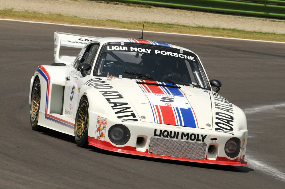 Iconen van Porsche: Legendarische modellen die de erfenis van het merk hebben gevormd Porsche 935 in Dubai