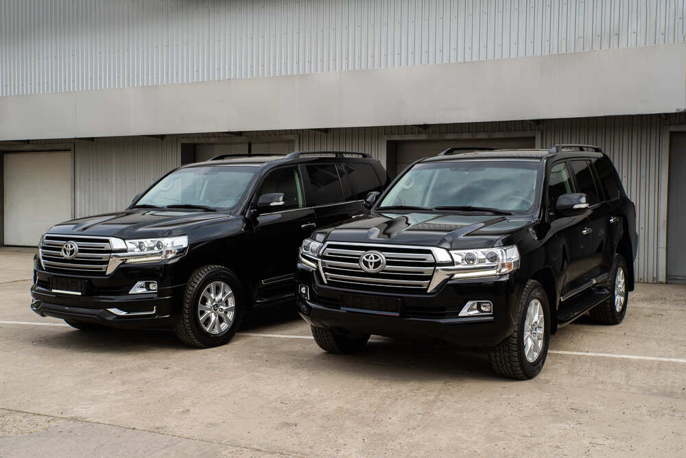 Melhores carros para aluguer de longa duração no Dubai Toyota Land Cruiser no Dubai