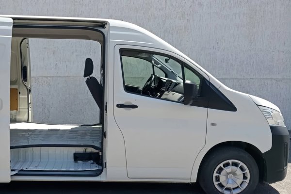 تويوتا تويوتا هايس H300 أبيض