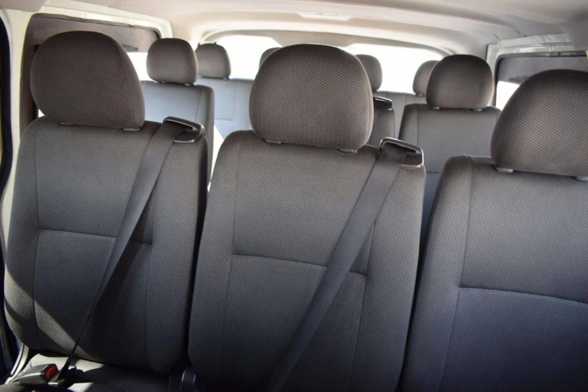 丰田海雅斯白色