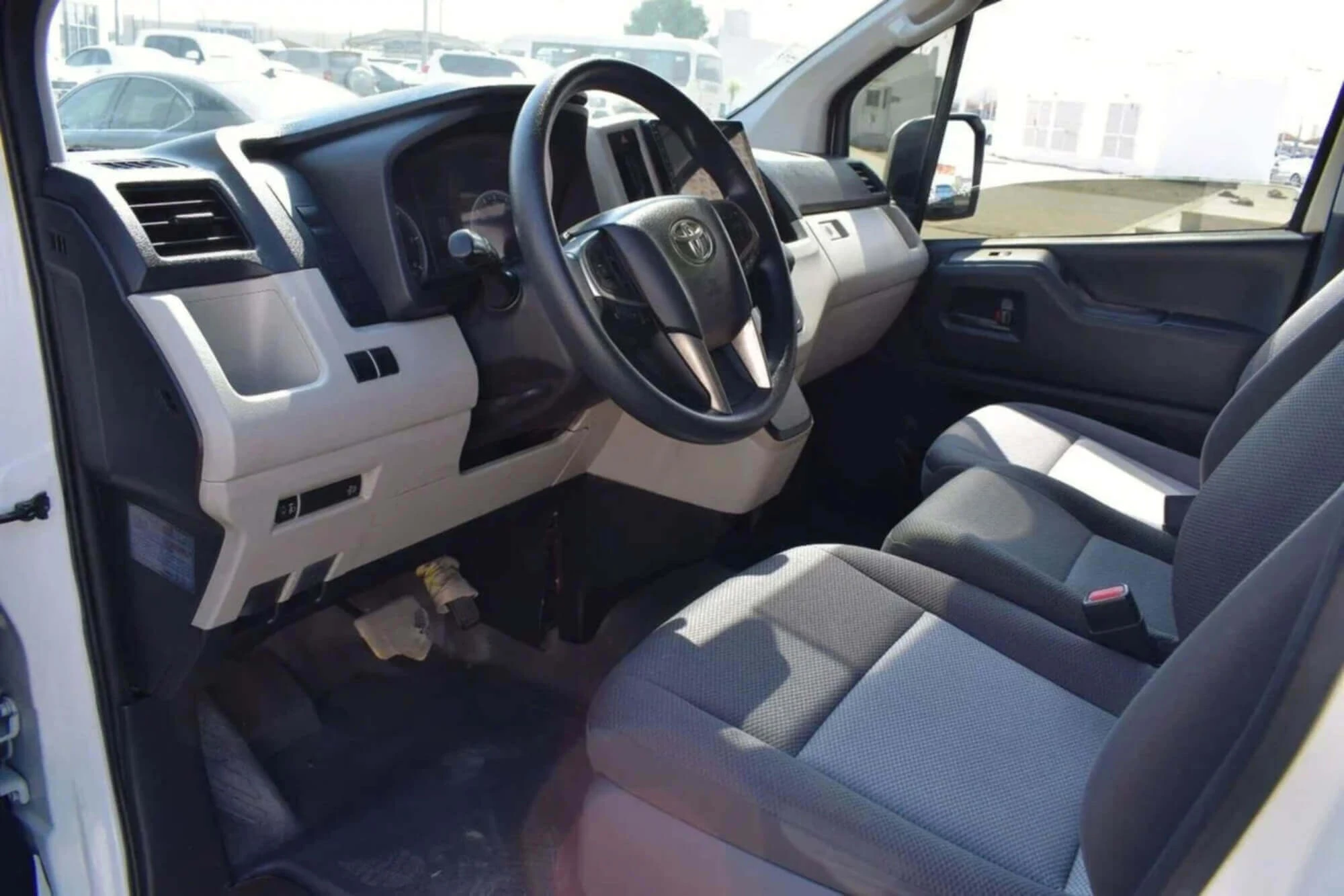 丰田海雅斯白色