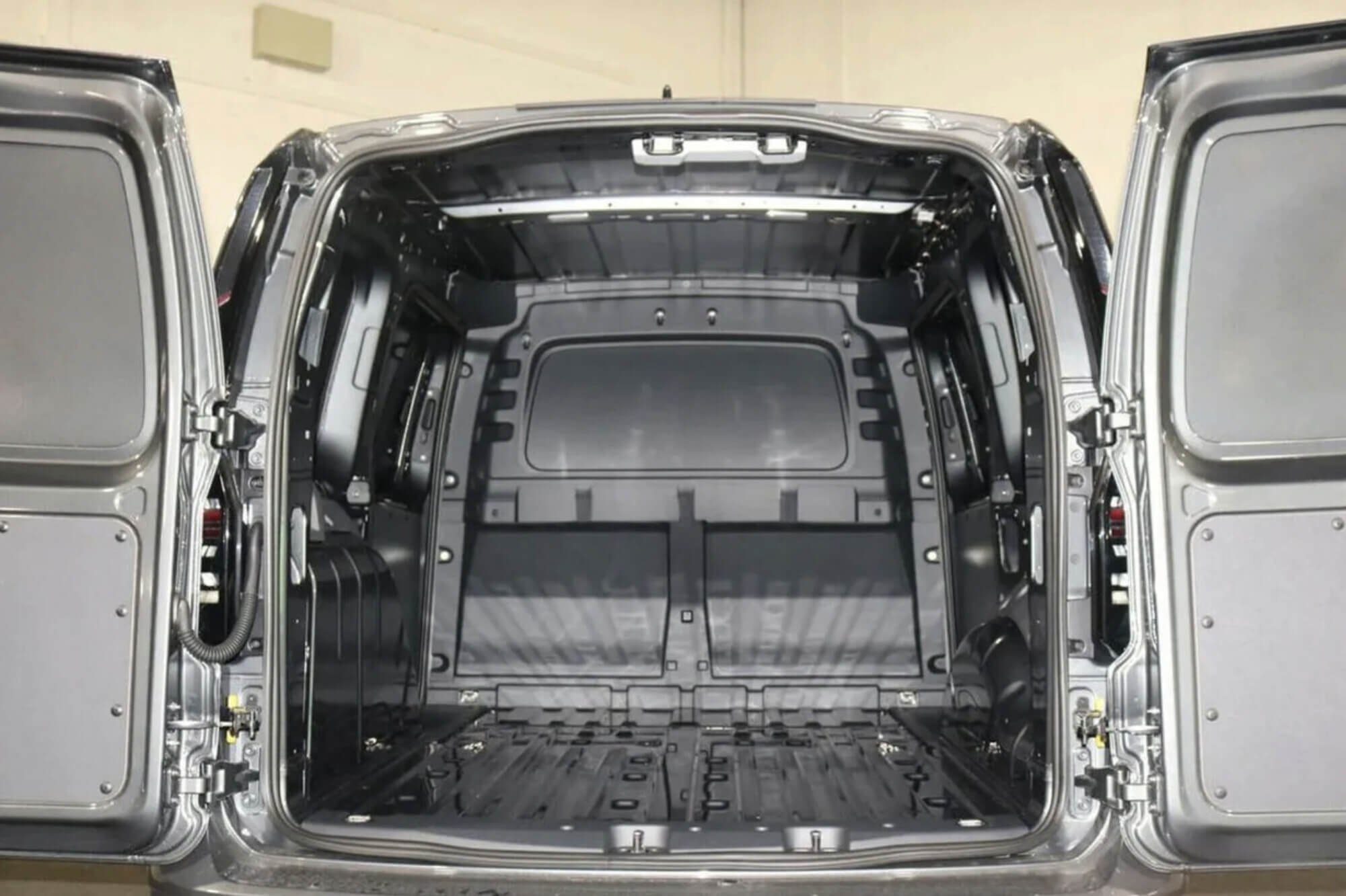 Volkswagen Caddy Black