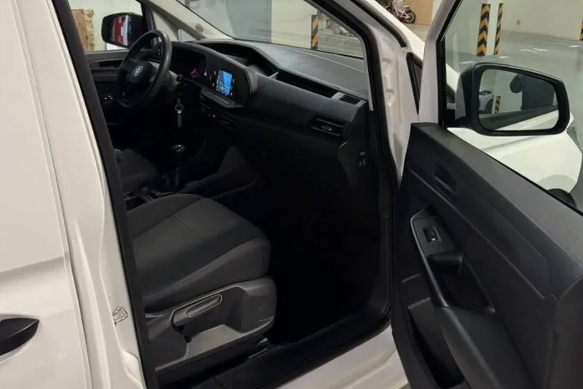 Volkswagen Caddy White