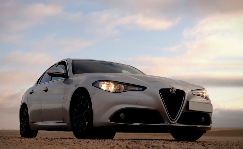 Le migliori berline a noleggio negli EAU 2025 Alfa Romeo Giulia a Dubai