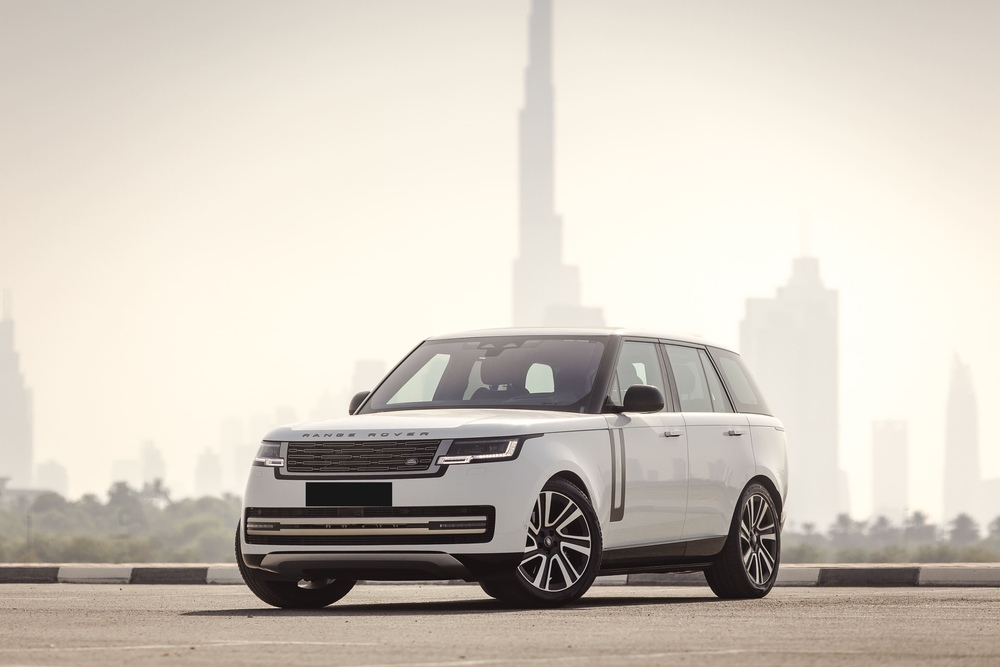 Existe-t-il des offres de location de SUV pour le week-end autour de la marina de Dubaï ?