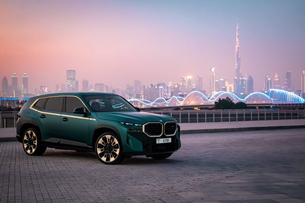 BMW XM Grön matt
