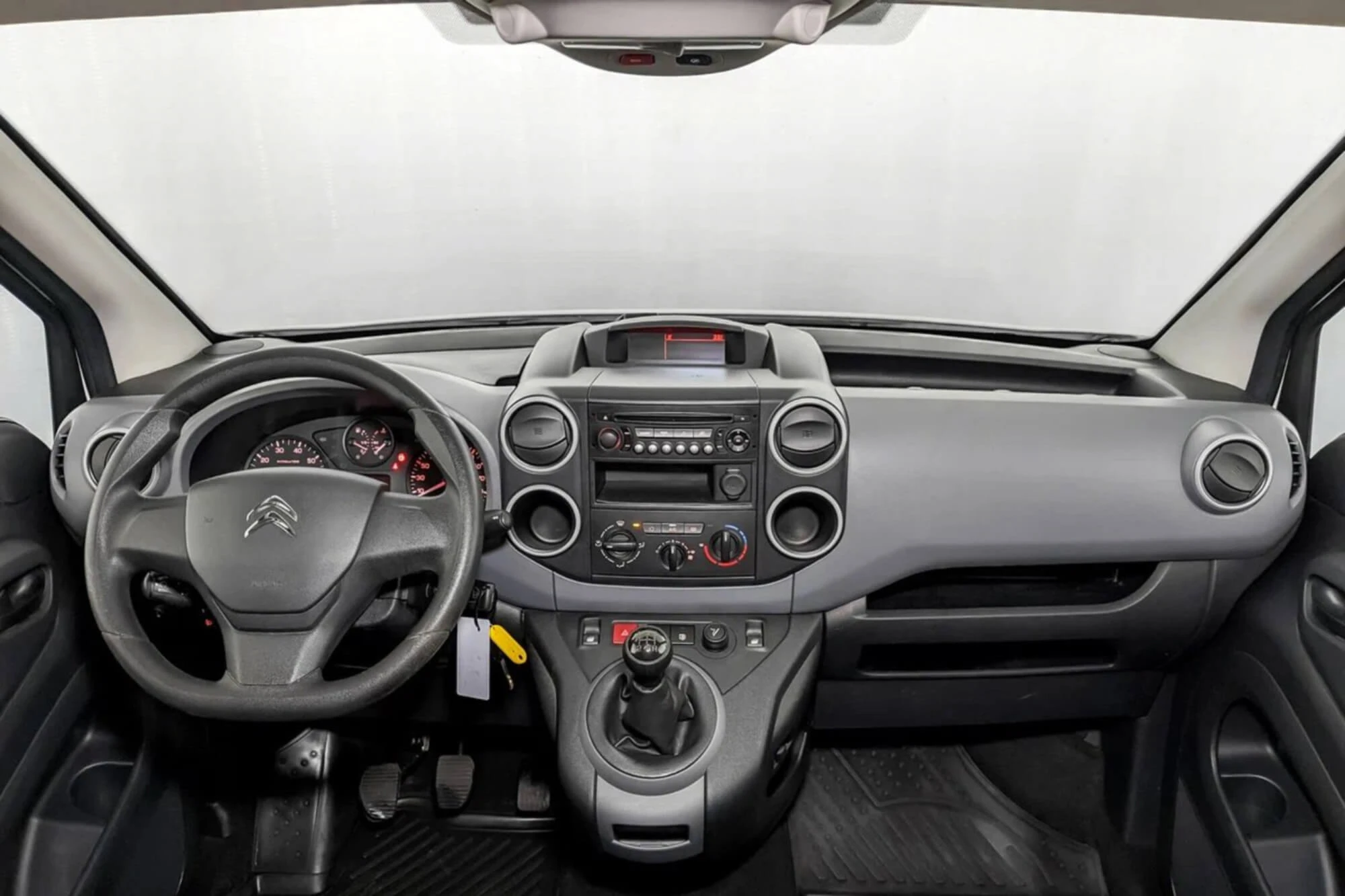 Citroen ברלינגו II עיצוב מחודש לבן Citroen ברלינגו II עיצוב מחודש לבן