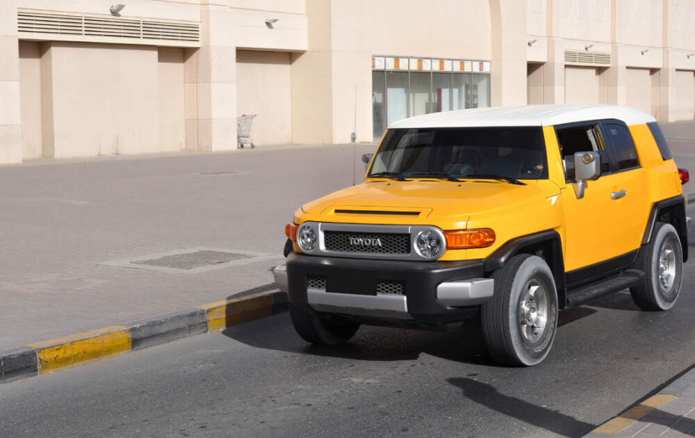 Kan een bedrijf een auto huren voor een werknemer in Dubai?