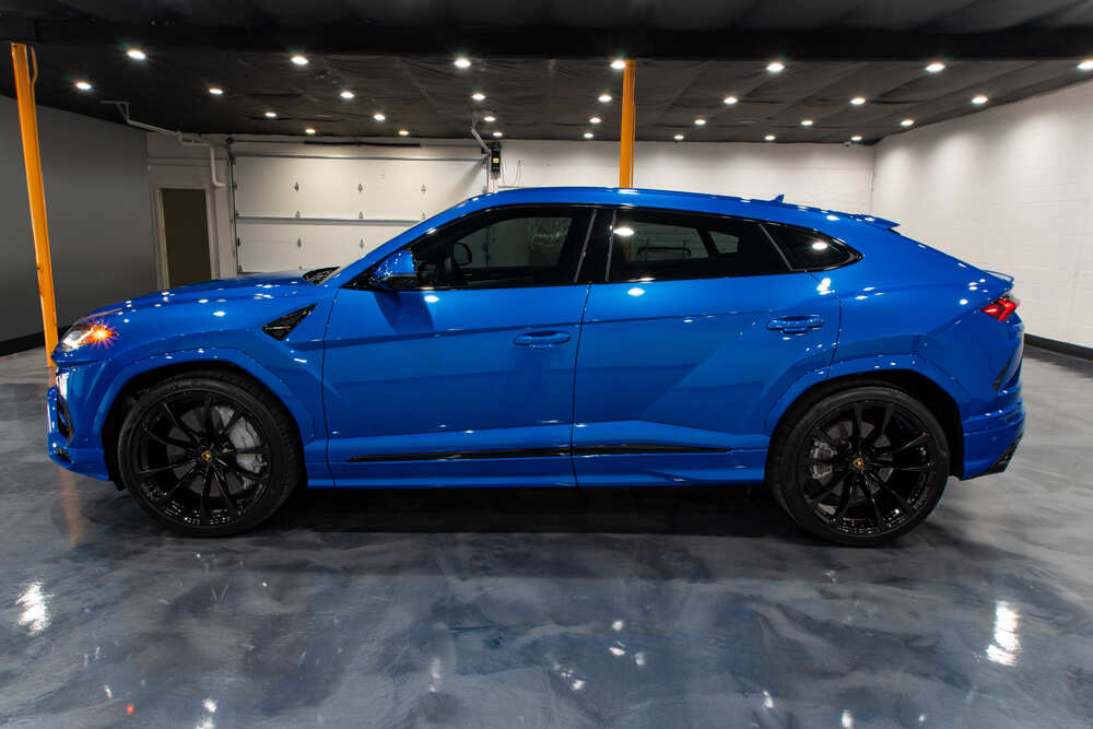 Ska jag välja en SUV eller en sedan för tjänsteresor i Förenade Arabemiraten?