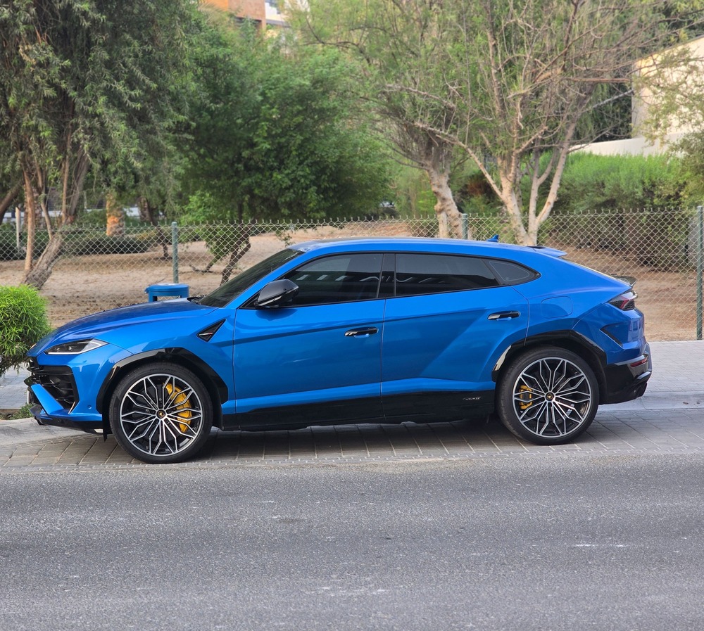 A Dubaï, dois-je louer un SUV compact ou moyen ?